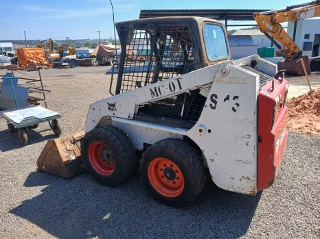 Mini-Carregadeira Bobcat S130 - R$110.000,00