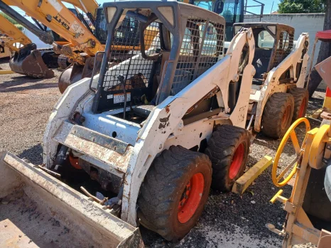 Mini-Carregadeira Bobcat S175 - R$120.000,00