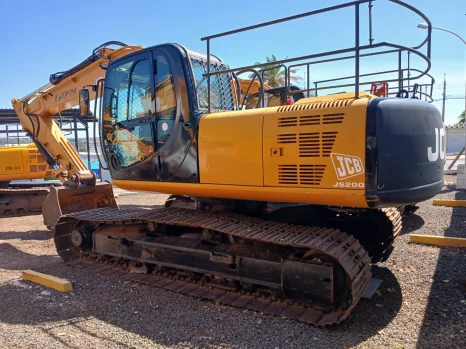 Escavadeira JCB JS200 LC 2015 - R$300.000,00