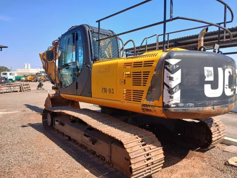 Escavadeira JCB JS200 LC 2013 - R$240.000,00
