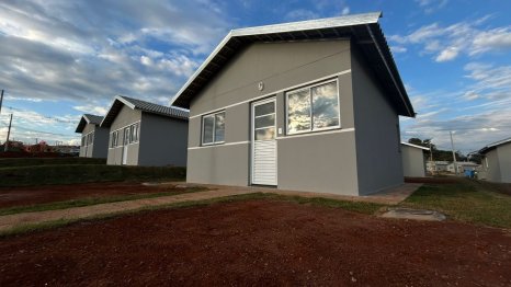 Z-MAIS E RGO CONSTRUTORA ENTREGARAM 547 CASAS EM LEN��IS PAULISTA