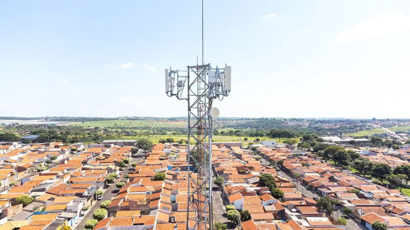 TELECOMUNICAES  (A n1 do Brasil)