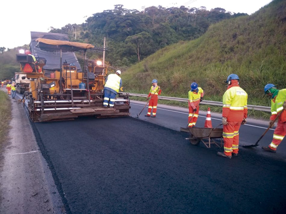 Cons�rcio Zopone/Estrutural executa obra na Autopista R�gis Bittencourt
